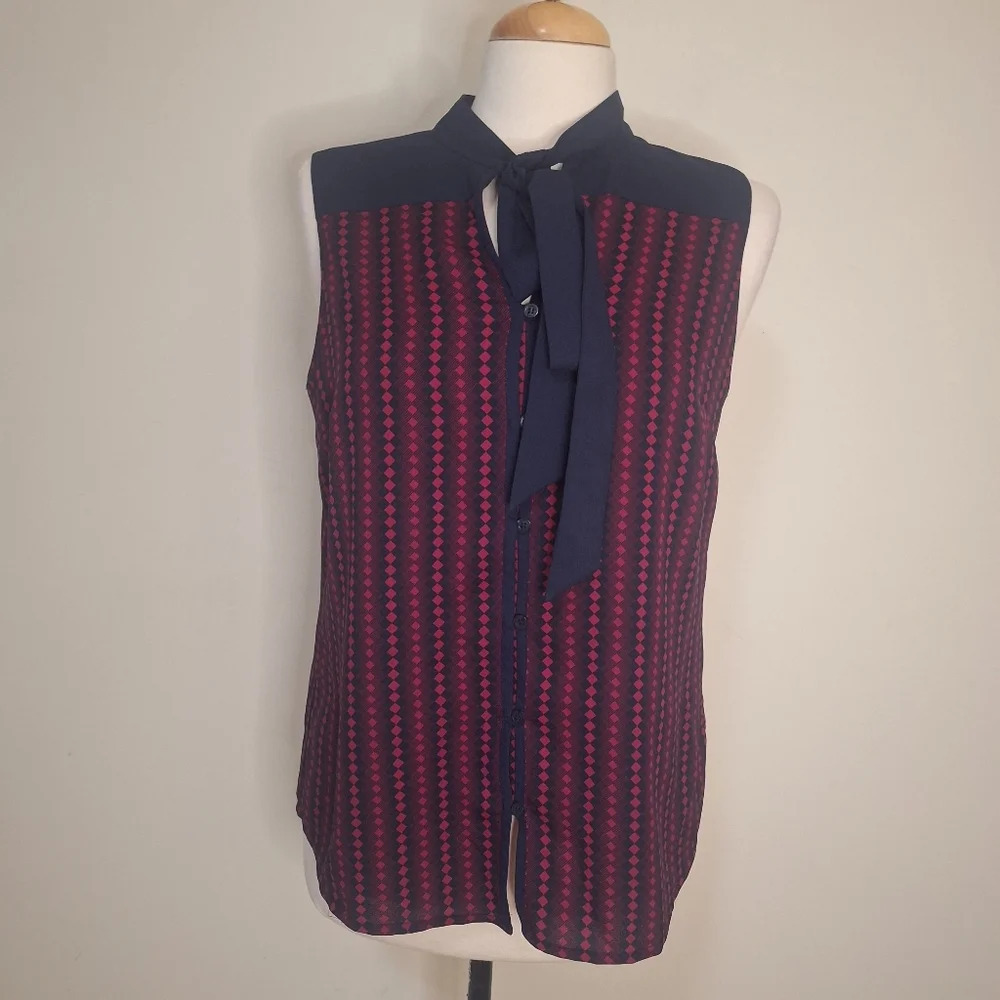 Tommy Hilfiger  tie neck geometric print lightweight sleeveless blouse SZ M